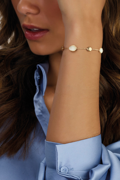 model-parelmoer-armband